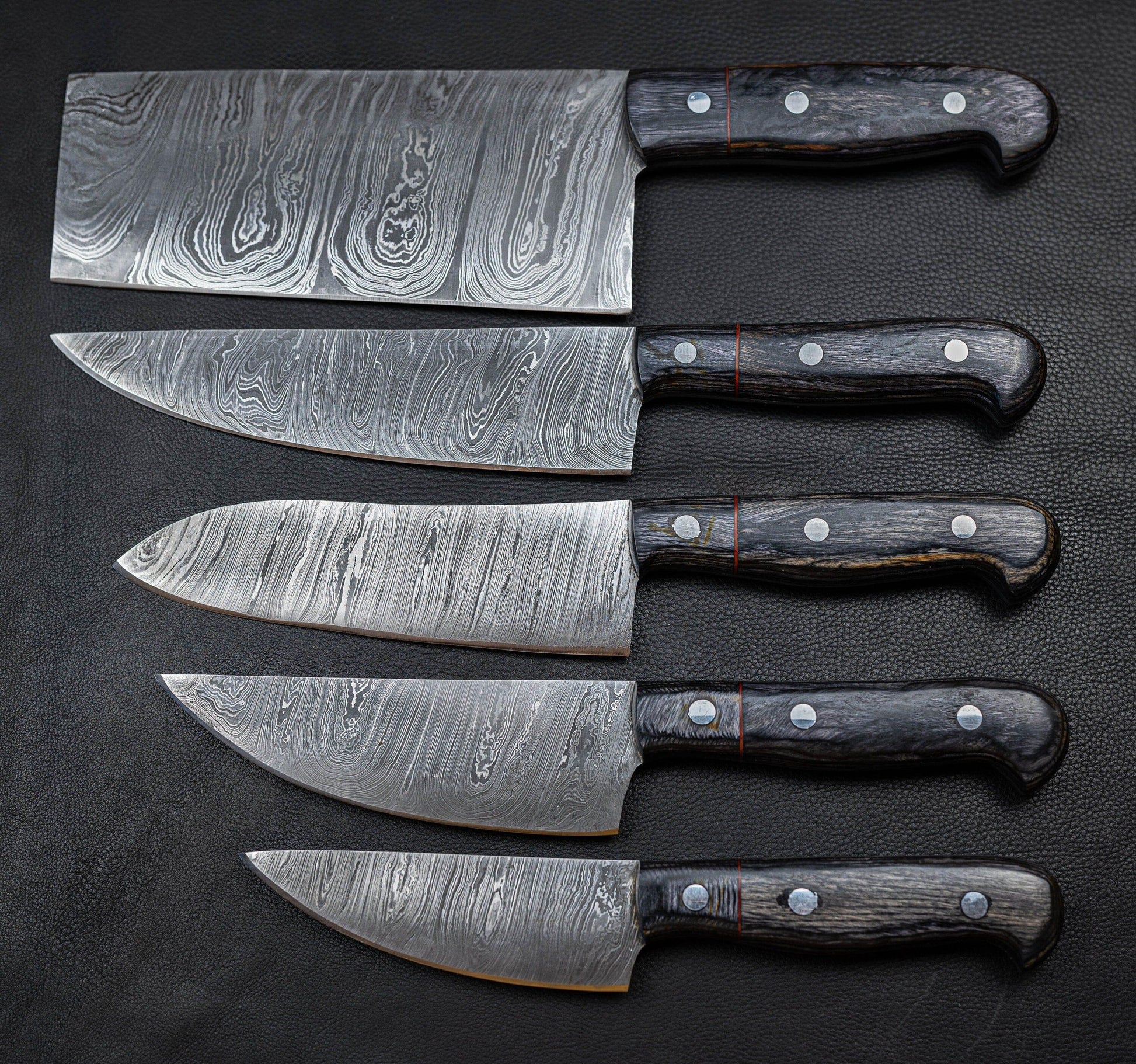 5 Pieces Damascus steel Hammered kitchen knife set, 2 tone Yellow wood  scale, 54 inches long sharp knives, Custom made hand forged Hammered  Damascus steel blade, Goat suede Roll Leather sheath 